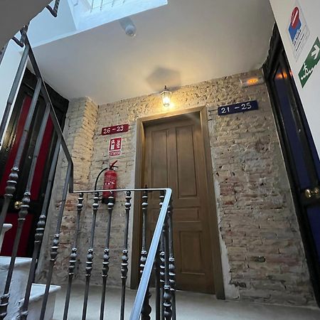 Kiwi Rooms Auto Check-In Valencia Exterior photo
