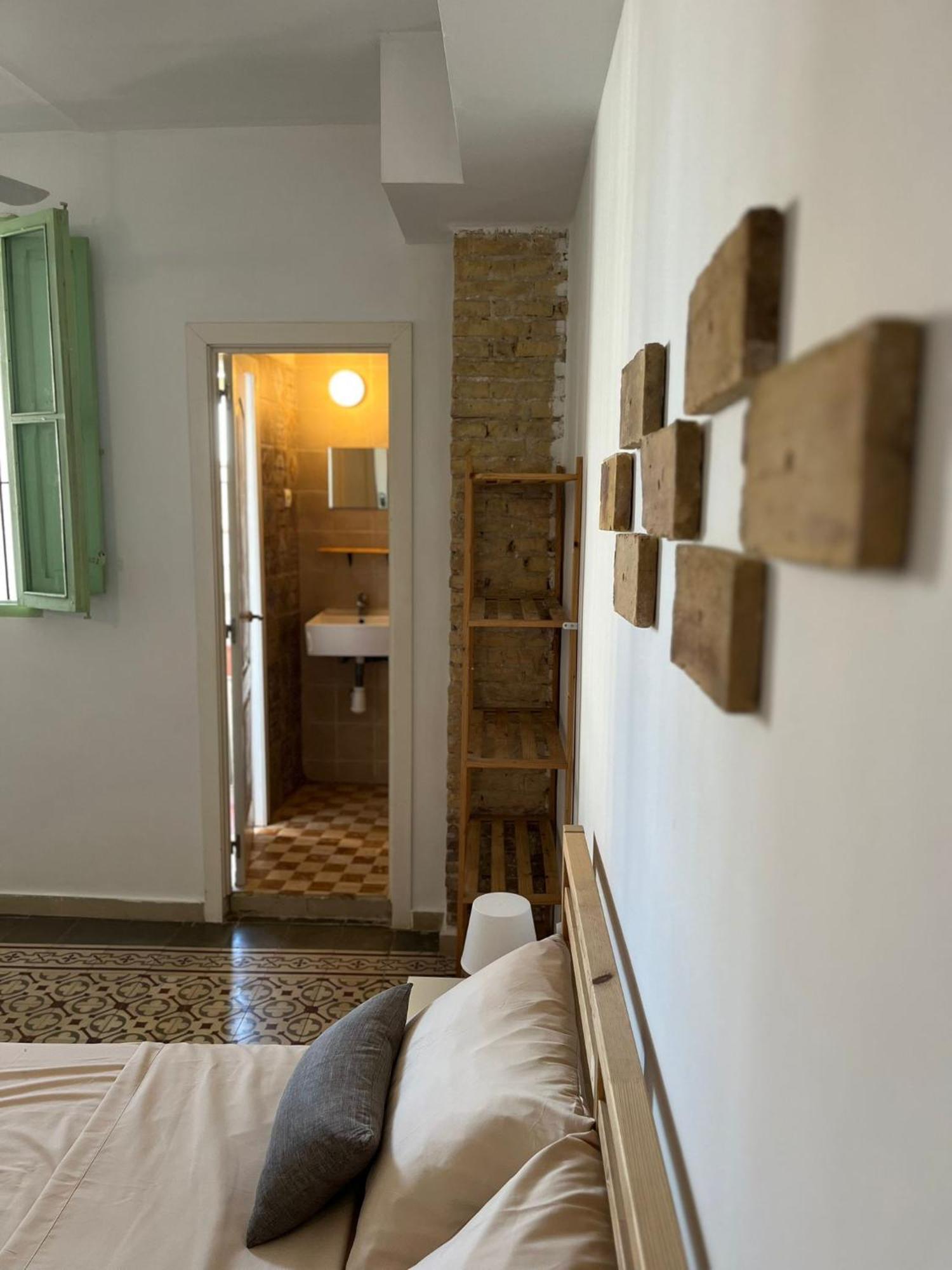Kiwi Rooms Auto Check-In Valencia Room photo